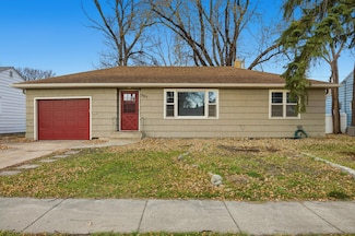 305 19th Ave N, Fargo, ND 58102