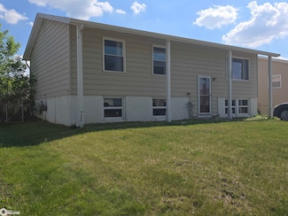 3709 Spruce Wood Dr NE, Cedar Rapids, IA 52402