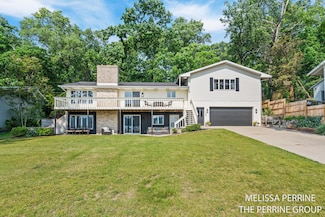 3267 Shadyside Dr NE, Grand Rapids, MI 49525