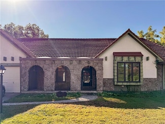 513 NW Briarcliff Rd, Kansas City, MO 64116