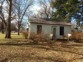 229 Pine St, Halstead, KS 67056