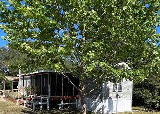 2186 Oak St, Carrabelle, FL 32322