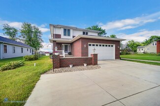6807 S State Road 10, Knox, IN 46534