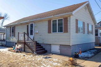 331 3rd St, East Dubuque, IL 61025