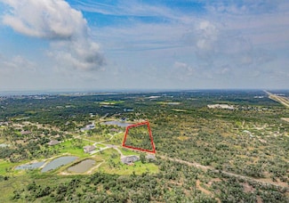 61 W Wildwood Dr, Rockport, TX 78382