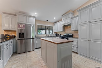 667 College Hill Dr, Baton Rouge, LA 70808