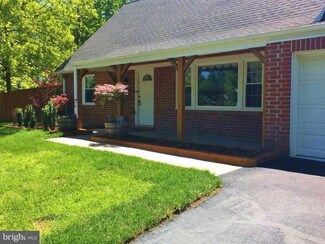 13130 Maltese Ln, Fairfax, VA 22033