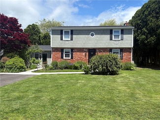 13 S Hillview Dr, Narragansett, RI 02882