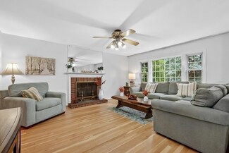 12 Wildwood Ln, Waltham, MA 02451