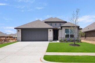 911 Eloise Ln, Cleburne, TX 76033