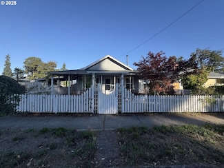 808 N 10th St, Cottage Grove, OR 97424