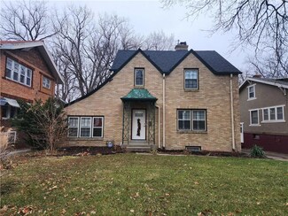 1005 42nd St, Des Moines, IA 50311