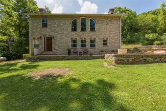 3399 Bluffs Dr, Eureka, MO 63025
