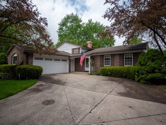627 Burdick St, Libertyville, IL 60048