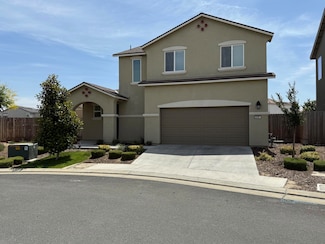 2208 S Crumal St, Visalia, CA 93292