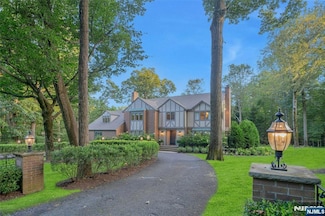 9 Deerfield Dr, Woodcliff Lake, NJ 07677