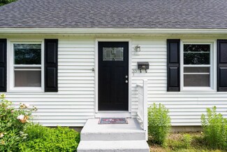 35 Mayflower Rd, Augusta, ME 04330