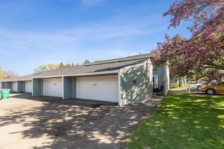 101 Canabury Ct, Saint Paul, MN 55117