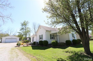 710 Clinton St, Keyesport, IL 62253