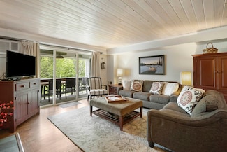 6049 Mountain Rd Unit 20, Stowe, VT 05672
