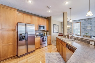 10808 Hawthorn Trail Unit A, Woodbury, MN 55129