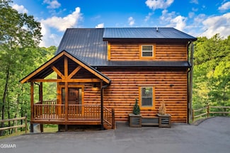 1013 Silver Poplar Ln, Sevierville, TN 37876