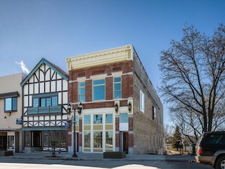 814 S 8th St, Manitowoc, WI 54220