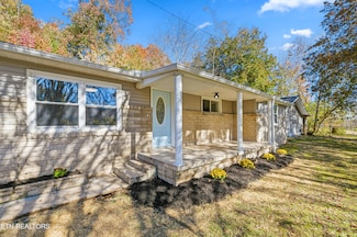 1954 Bluff Rd, Harriman, TN 37748