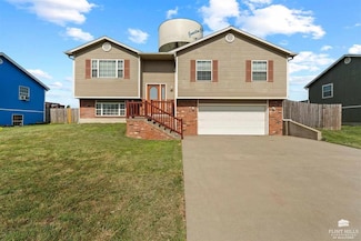 716 Tall Grass Dr, Junction City, KS 66441