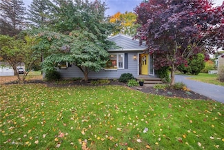 525 Old Mill Ln, Webster, NY 14580