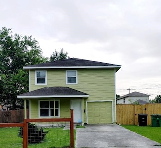 910 E 37th St, Houston, TX 77022