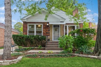 7419 Tripp Ave, Skokie, IL 60076