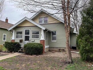 411 E Washington St, Winterset, IA 50273