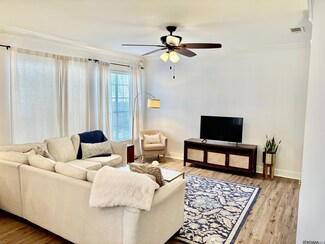 710 E Boyd Dr Unit 407, Baton Rouge, LA 70808