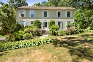 15 Blue Ridge Ln, North Haven, CT 06473