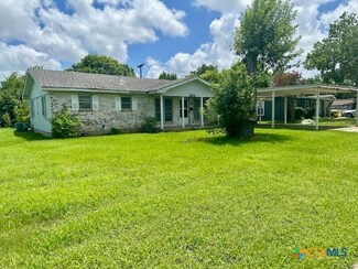 1502 Burkedale Dr, Port Lavaca, TX 77979