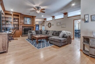 11713 SW 3rd St, Yukon, OK 73099