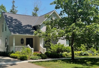 638 Allegan St, Saugatuck, MI 49453