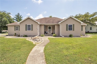 715 Broadway St, Louisville, IL 62858