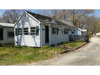 49 Andrew Comstock Rd, Warwick, RI 02886