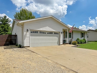 5411 S Brookstone Dr, Rochelle, IL 61068