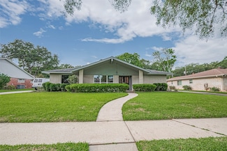 8314 Burning Hills Dr, Houston, TX 77071