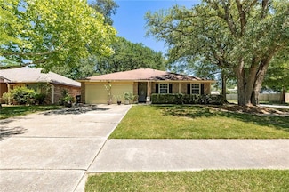 215 Ridgewood Cir, Mandeville, LA 70471