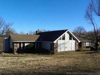 320 S Creek Ave, Drumright, OK 74030