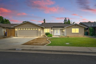 707 W Pine St, Exeter, CA 93221