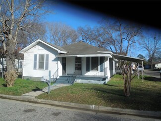 64 Alabama St, Wetumpka, AL 36092