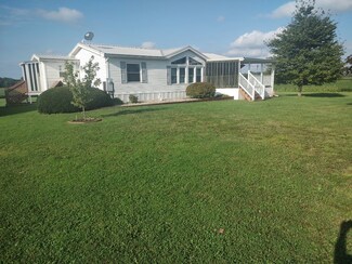 4558 Beaver St, Springboro, PA 16435