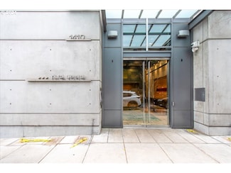 1410 NW Kearney St Unit 812, Portland, OR 97209