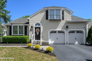18 Hunters Pointe, North Middletown, NJ 07748