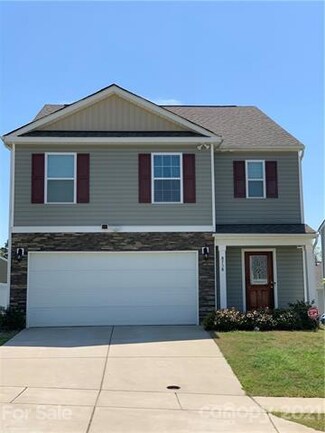 8738 Longnor St, Charlotte, NC 28214